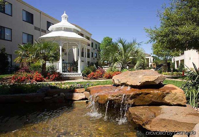 Courtyard By Marriott Waco Hotel Exterior photo
