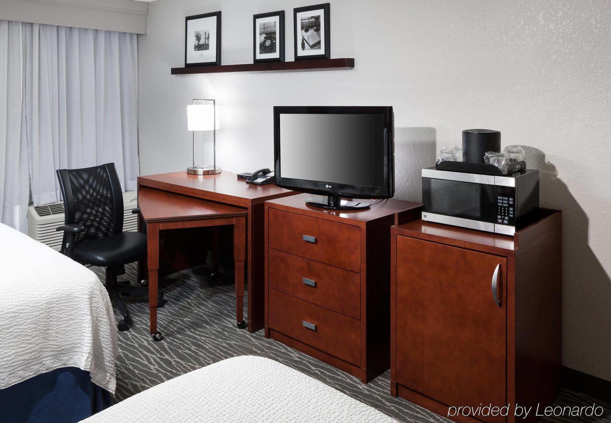 Courtyard By Marriott Waco Hotel Exterior photo