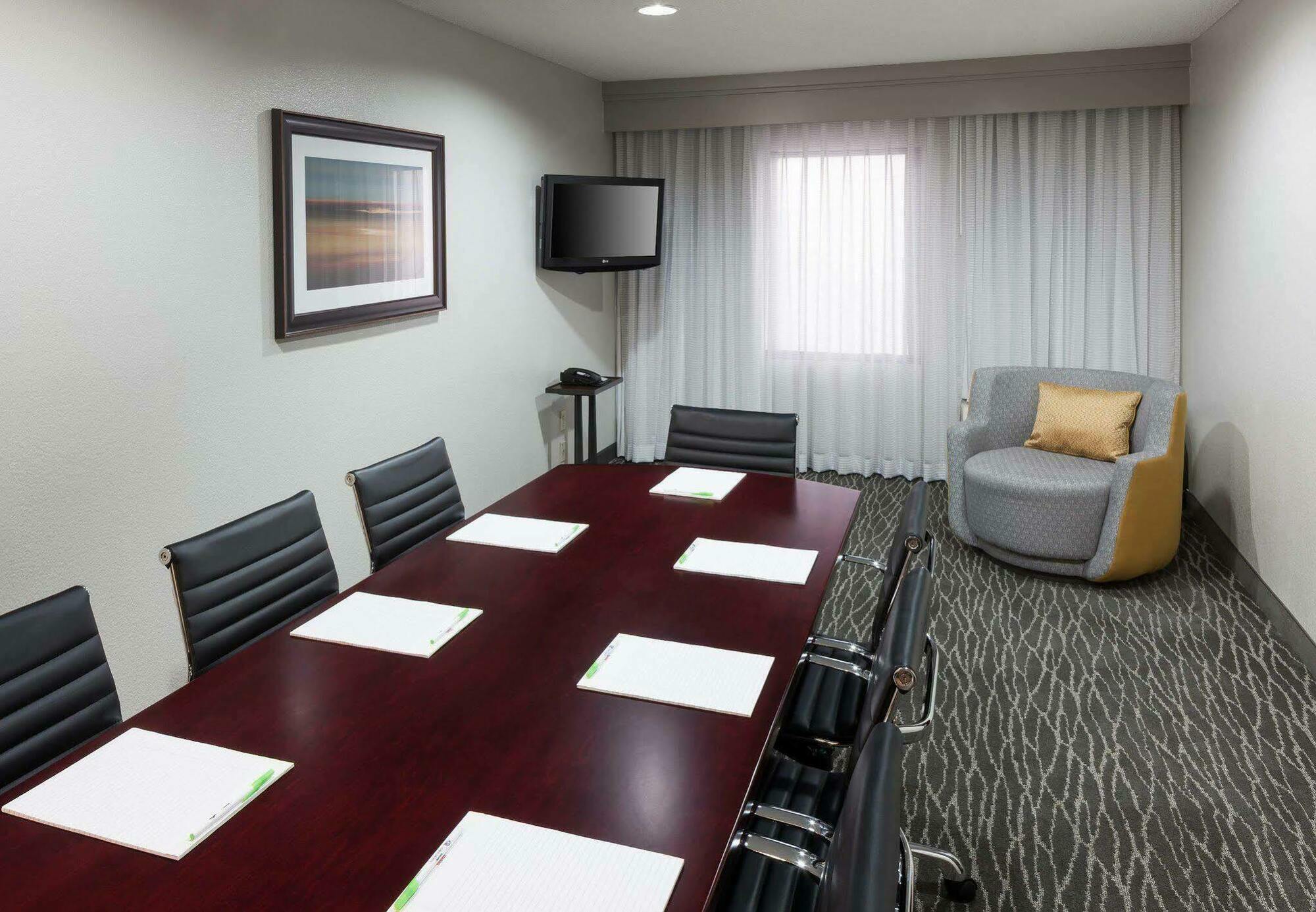 Courtyard By Marriott Waco Hotel Exterior photo